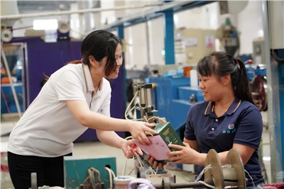 感恩母親 送愛(ài)到崗 | 湘聯(lián)電纜開(kāi)展母親節(jié)關(guān)愛(ài)活動(dòng)！